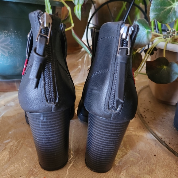 Beautiful levi's boots - Picture 4 of 7